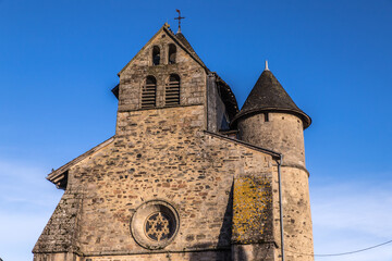 Wall Mural - Naves (Corrèze, Limousin, France) - Vue extérieure de l'église catholique Saint-Pierre