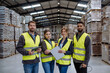 © Halfpoint - Full team of warehouse employees standing in warehouse. Team of workers in reflective clothing in modern industrial factory, heavy industry, manufactrury.