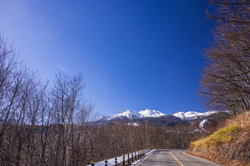 Poster - 冠雪した乗鞍岳が見える風景