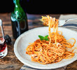 pasta spaghetti tomatensauce tomaten sauce auf gabel 