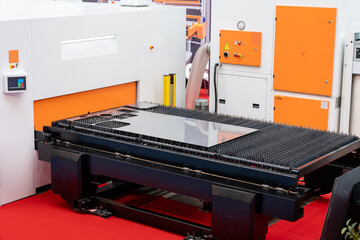 Leinwandbilder - Automatic machine for cutting metal. Smart factory.