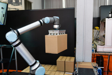 Aufkleber - Robot arm moves box in an automatic warehouse