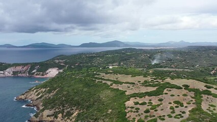 Wall Mural - survol de capo caccia au nord de la Sardaigne en Italie vers Alghero