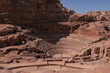 Das Nabattäische Amphitheater ist eines der größten Gebäude in Petra und bietet Platz für 7-10.000 Zuschauer.Wie die anderen in der Stadt war es teilweise in den Felsen gehauen.