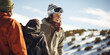 Jovens felizes na neve com roupas de frio e esqui - Papel de parede