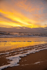 Canvas Print - beach sunrise 