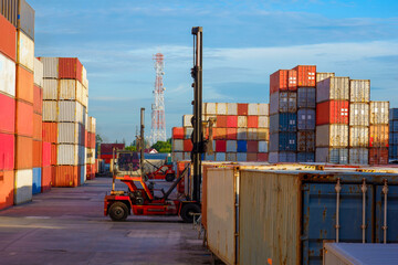 Wall Mural - Forklift to lift container boxes into piles to adjust space and shipping boxes. logistics service concept