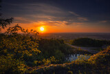 Fototapeta Do pokoju - Widok na zachód słońca ze wzgórza