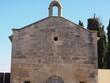 restos de la capilla del hospital de sant Antoni de conesa con un bonito arco de piedra, situada en la muralla medieval de la villa, motivos navideños a la entrada, tarragona, cataluña, españa, europa