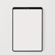 Digitales Tablet-Modell auf weißem Hintergrund mit Kopierraum und Beschneidungspfad auf leerem Bildschirm. Einfaches Ersetzen Ihres Designs.