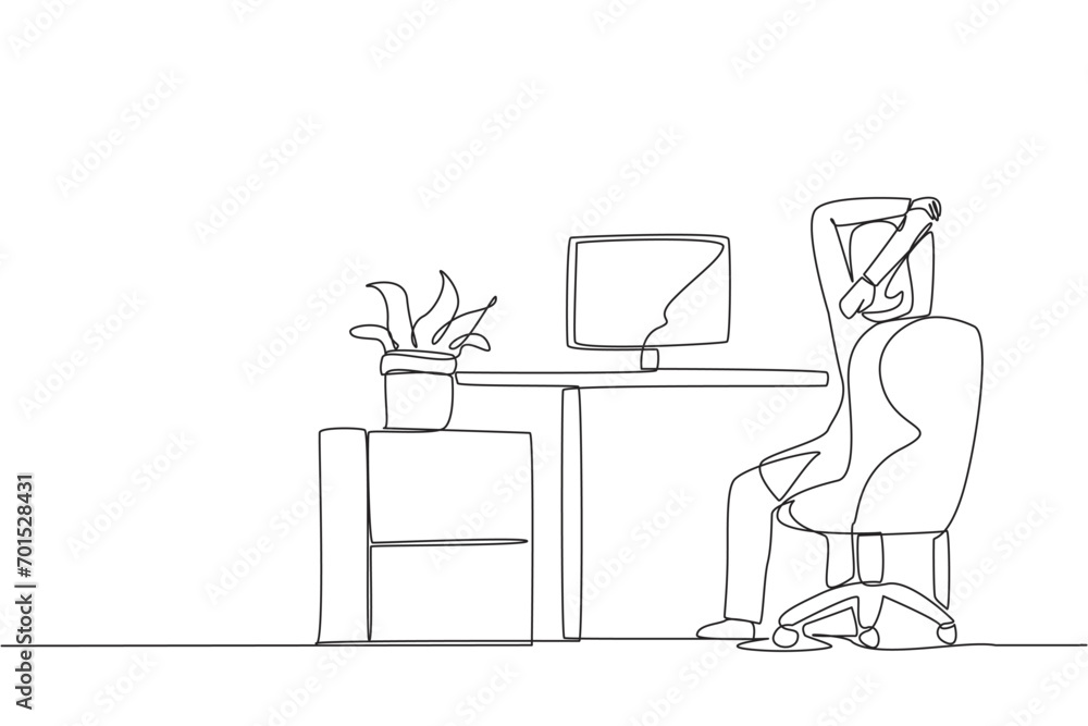 Continuous one line drawing Arab woman sitting in a work chair warming ...