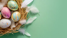 Fond Fête De Pâques, œufs Dans Un Nid Sur Fond Uni Coloré, Avec Zone De Texte Ou Titre