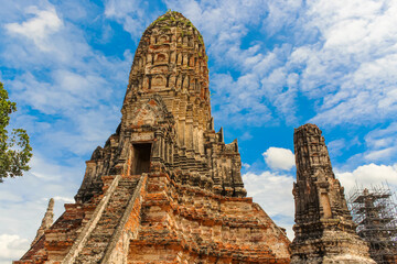 Wat Chaiwatthanaram It is an old temple in the late Ayutthaya period