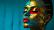 Portrait de femme en gros plan avec le visage peint en bleu, or et rouge
