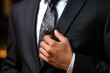 Geschäftsmann im Anzug mit Hemd und Krawatte, Detailansicht