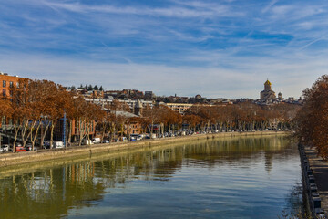 Wall Mural - Kura river in Tbilisi scenic view from Saarbrucken Bridge