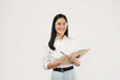 © Illhamt - The Asian woman holds a notebook, appearing engaged. She is dressed in a white shirt, with a simple studio background.
