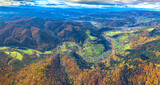 Fototapeta Fototapety na ścianę - Lot nad Górami Leluchowskimi jesienią. Widok na Dolinę Popradu w okolicach Leluchowa.