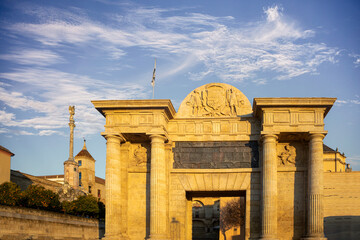 Poster - General view of the Puerta del Puente, at the beginning of the Roman Bridge of Córdoba, Andalusia, Spain at dawn