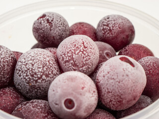  Frozen plums.
