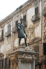 Canvas Print - Old buildings in Palermo, Italy