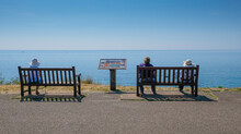 Holiday Makers Enjoying The Hot Sunny Weather In Budleigh Salterton, East Devon, UK