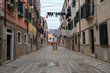 Venezia - Biancheria ad asciugare in una calle di Castello