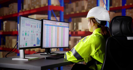 Aufkleber - Warehouse Inventory Management On Office Computer