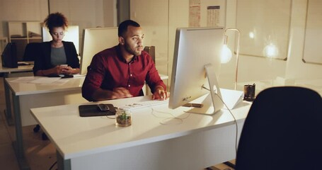 Leinwandbilder - Teamwork, meeting and business people with tablet at night, strategy for SEO project at digital marketing agency. Ideas, objective and collaboration in coworking space, goals for web design deadline