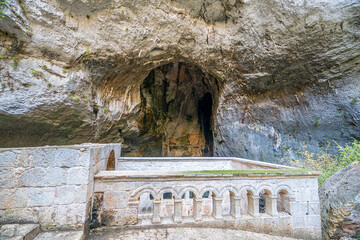 Canvas Print - Cennet and Cehennem (English: heaven and hell) are the names of two large sinkholes in the Taurus Mountains, in Mersin Province, Turkey. The sinkholes are among the tourist attractions of the province