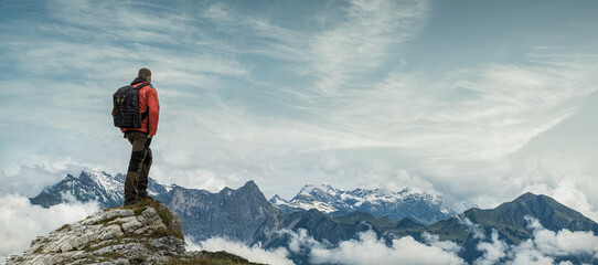 Wall Mural - Wanderer in den Alpen