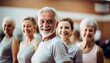 © Crowded Studio - Ancianos haciendo ejercicios de estiramiento juntos en un centro de jubilados. Ancianos y ancianas haciendo ejercicio en una residencia de ancianos durante el ejercicio diario.