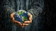 Hand hält Weltkugel aus Glas mit Regentropfen für den Naturschutz auf dunklen Hintergrund für die Natur retten Nahaufnahme, ai generativ