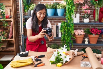 Sticker - Young beautiful hispanic woman florist make photo to bouquet of flowes gift at flower shop