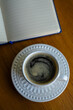 © Angela Friedemann - Home office com estilo café, organização e criatividade com espaço livre