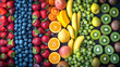 © garpinina - frutta in pezzi e intera disposta in modo ordinato e cromaticamente elegante vista dall'alto
