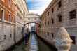 Seufzerbrücke am Dogenpalast in Venedig, Italien
