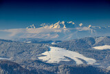 Fototapeta Do pokoju - Widok z Malnika nad Muszyną na Tatry zimą. Piękny krajobraz  gór.