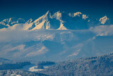 Fototapeta Fototapety do pokoju - Widok z Malnika nad Muszyną na Tatry zimą. Piękny krajobraz  gór.