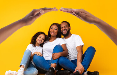 Wall Mural - Smiling black parents posing with their smiling preteen kid daughter