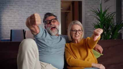 Wall Mural - man and woman showing thumbs down