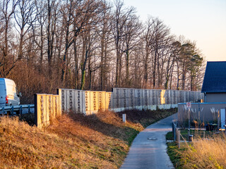 Wall Mural - Lärmschutzwand an einer Landstrasse