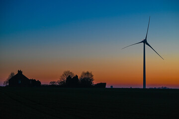 Canvas Print - coucher de soleil eolienne energie ecologie immobilier riverains logement maison campagne