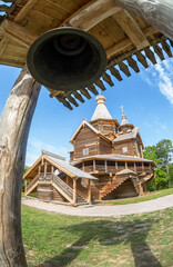 Canvas Print - Russian wooden architecture. Wooden orthodox church in Vitoslavlitsy village, Russia