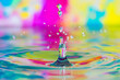 Farbenfrohe Wassertropfen: Buntes Wasser in kreativer Vielfalt
