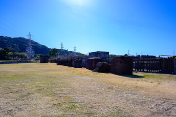 青空を背景に観光スポット炭鉱跡周辺風景
Scenery around tourist spot coal mine ruins with blue sky in the background
日本(冬の春)
Japan (winter spring)
九州・熊本県荒尾市
Arao City, Kumamoto Prefecture, Kyushu
(万田坑ステーション)