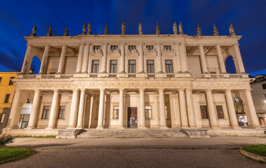 Poster - Vicenza - The palace Palazzo Chiericati at dusk