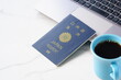 日本のパスポート（一般旅券5年用紺色）を用意して旅行の計画を立てる
