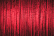 Roter Vorhang auf Bühne aus Samt