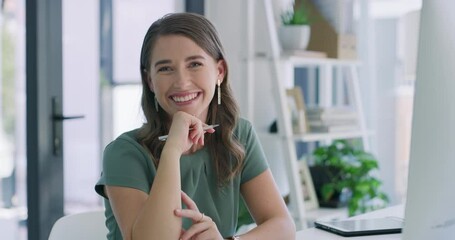 Fototapete - Businesswoman, face and computer for online research in office, smile and pride for career or project. Female person, portrait and confidence for creative startup company, agency and seo website